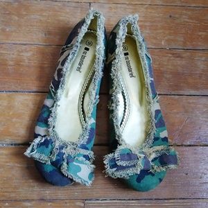 Fringed Camo Flats